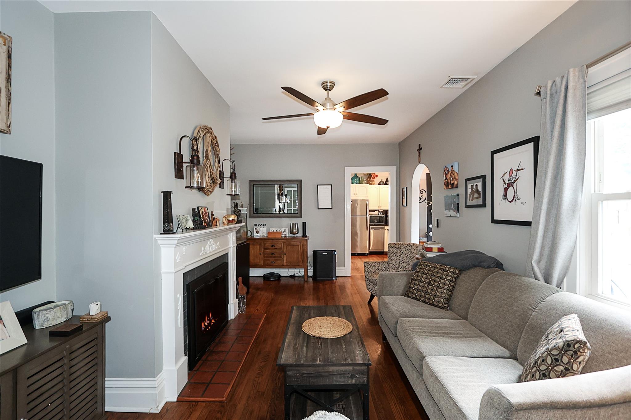 8 Dumond Place, Glen Head, NY 11545