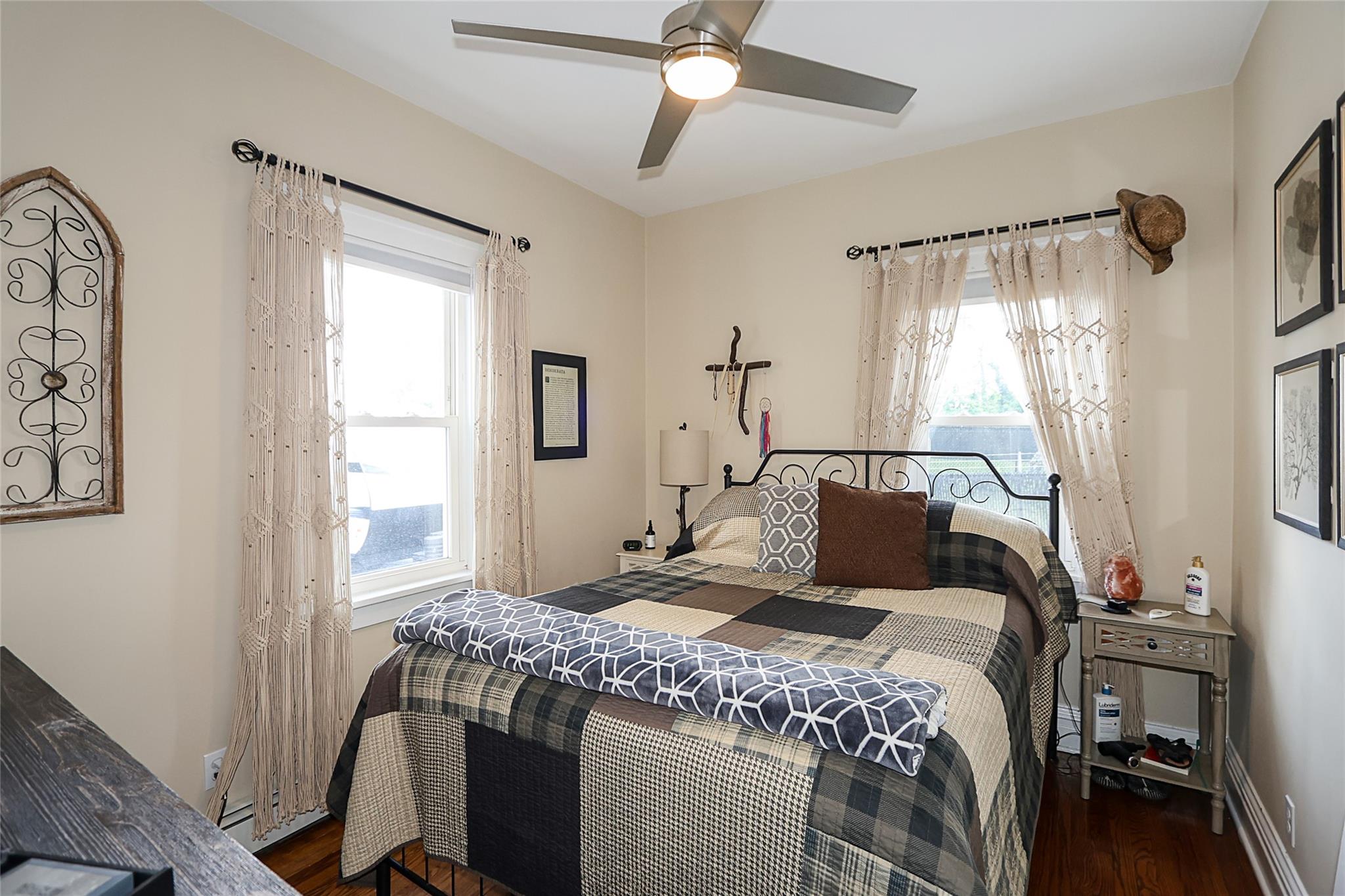 8 Dumond Place, Glen Head, NY 11545