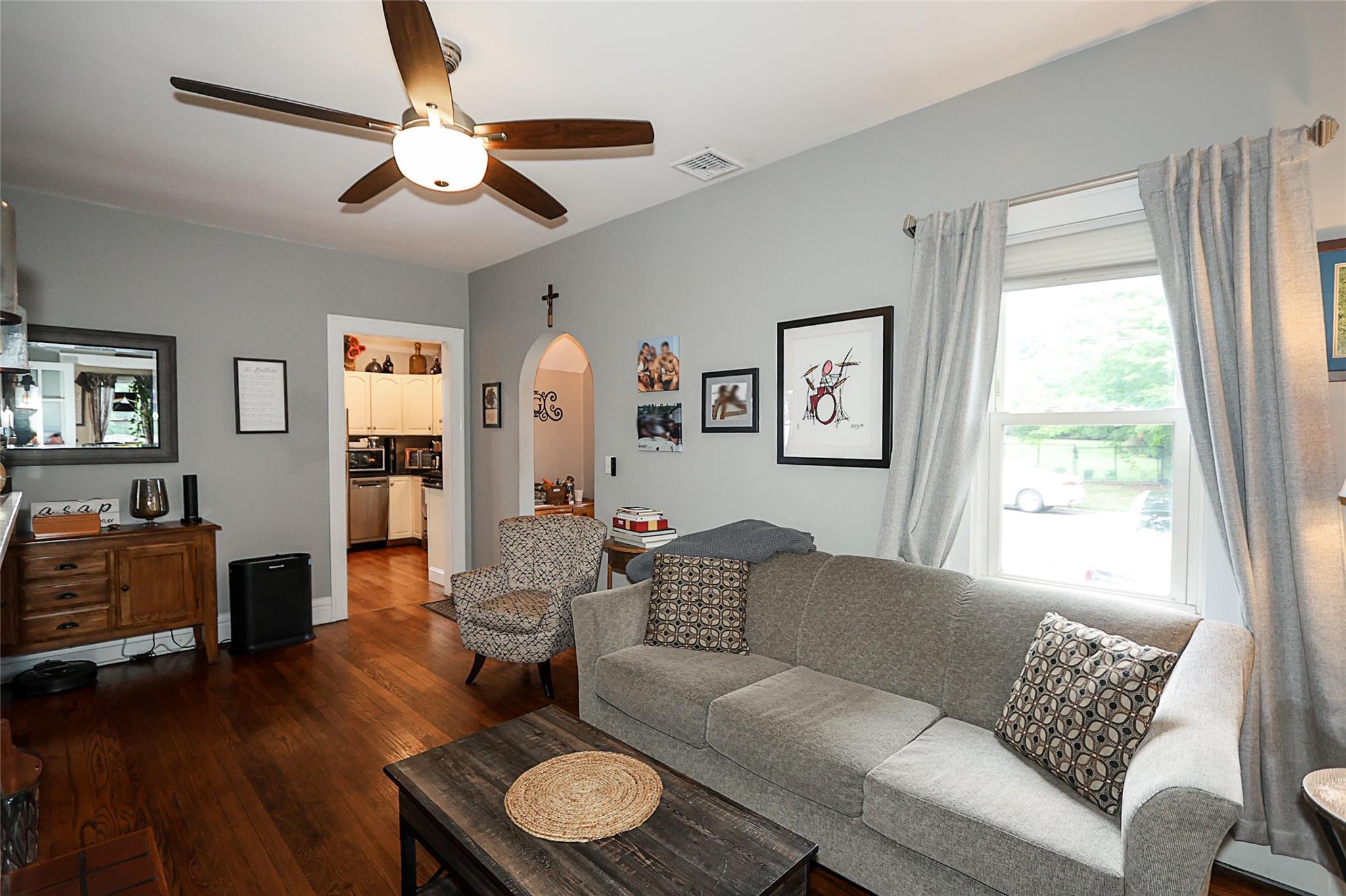 8 Dumond Place, Glen Head, NY 11545