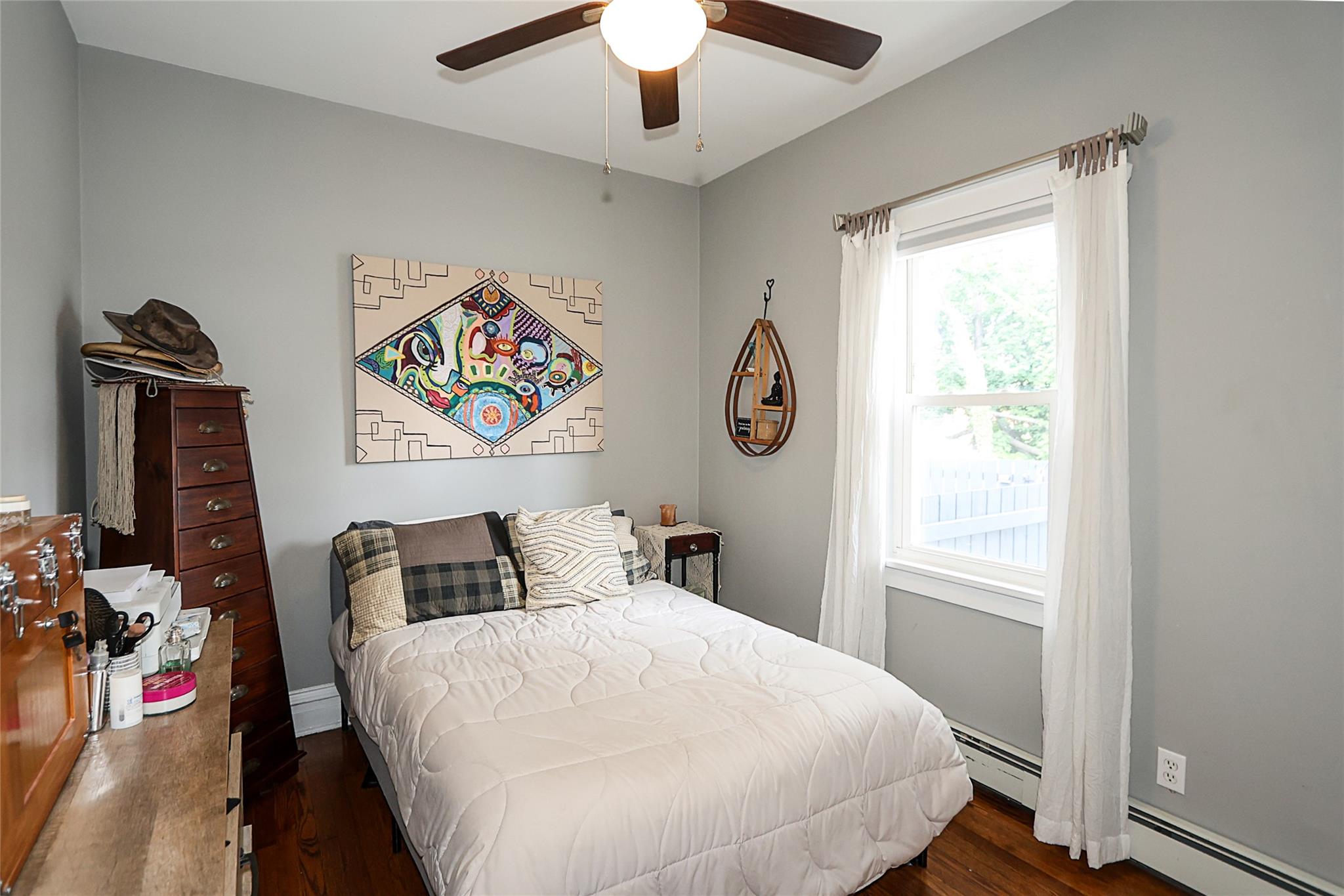 8 Dumond Place, Glen Head, NY 11545