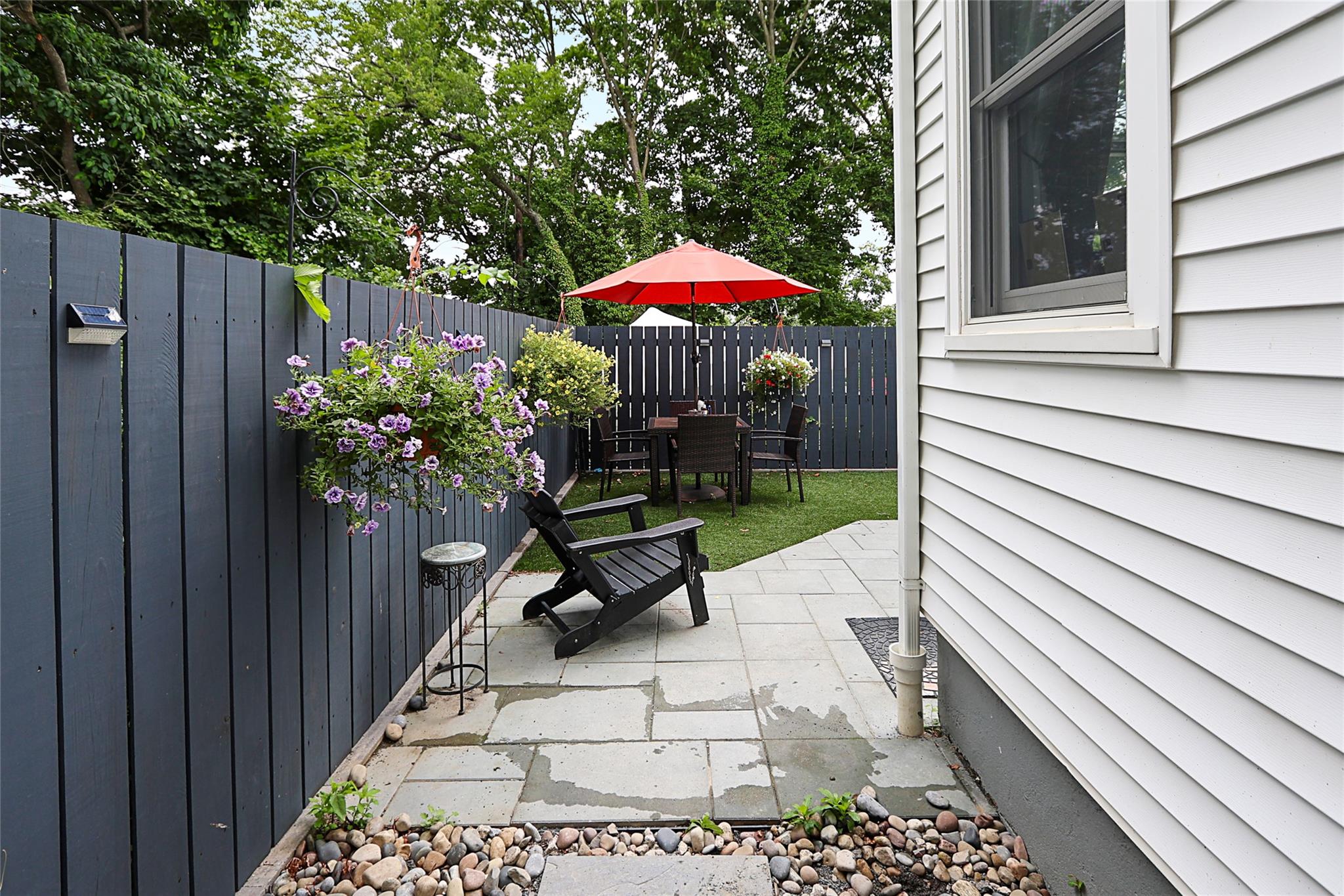 8 Dumond Place, Glen Head, NY 11545