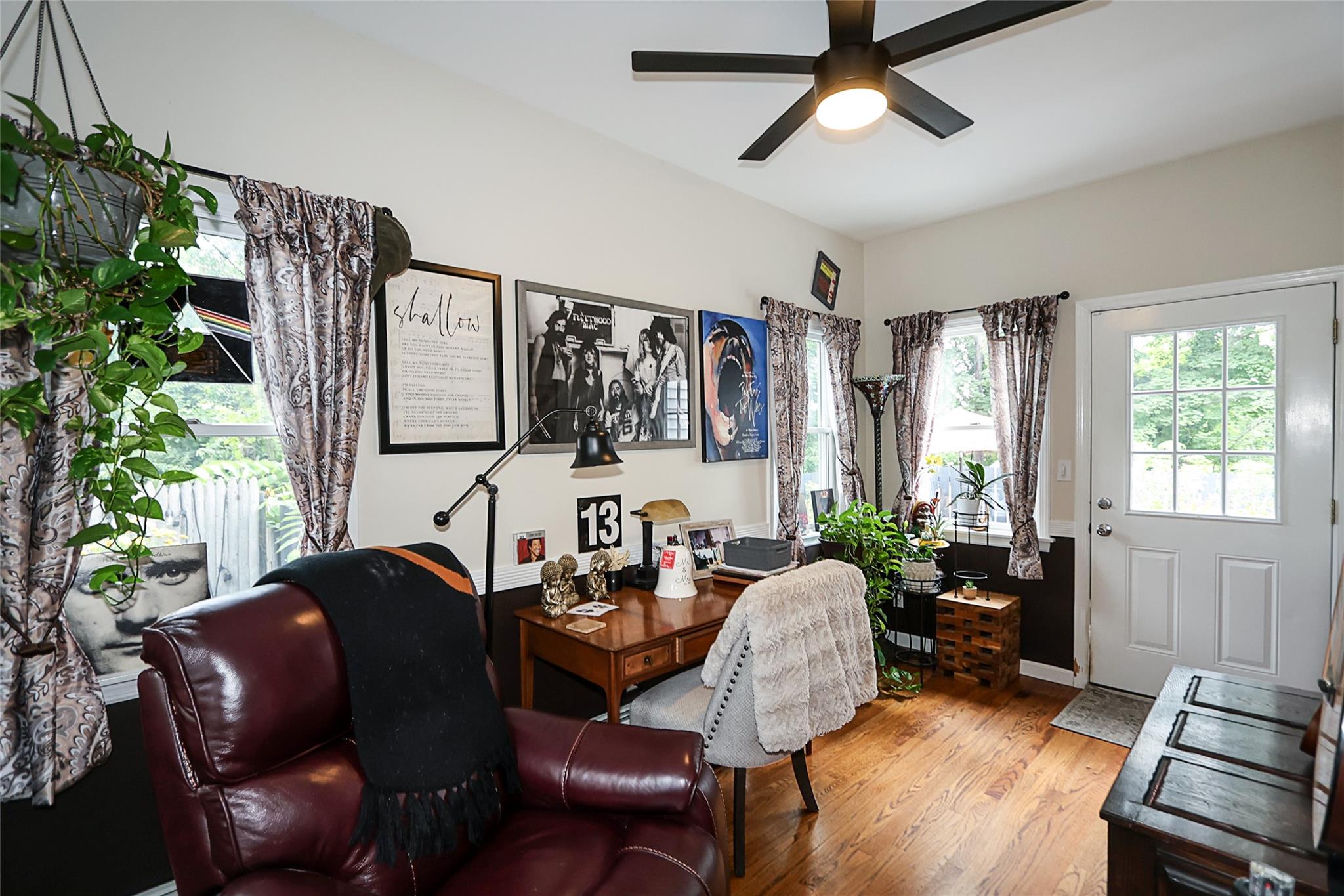 8 Dumond Place, Glen Head, NY 11545