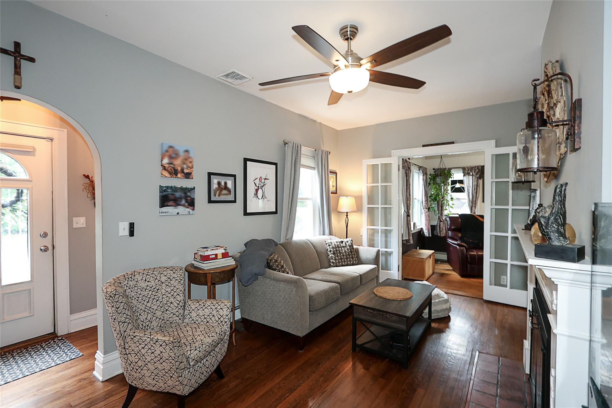 8 Dumond Place, Glen Head, NY 11545