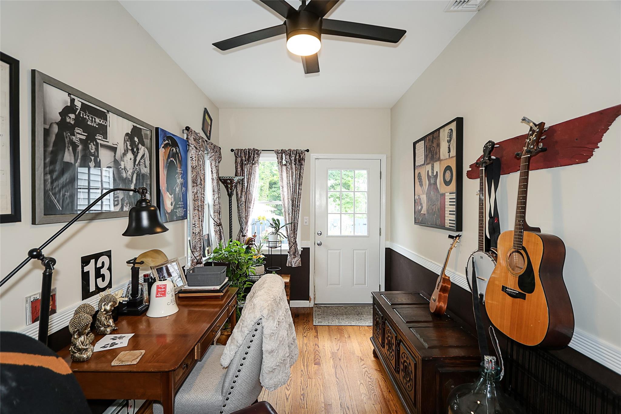 8 Dumond Place, Glen Head, NY 11545