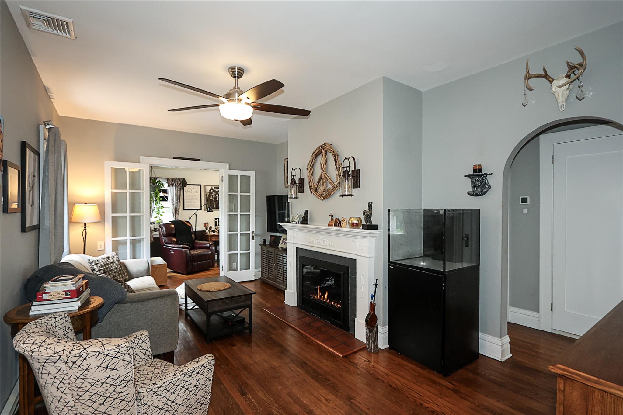 8 Dumond Place, Glen Head, NY 11545