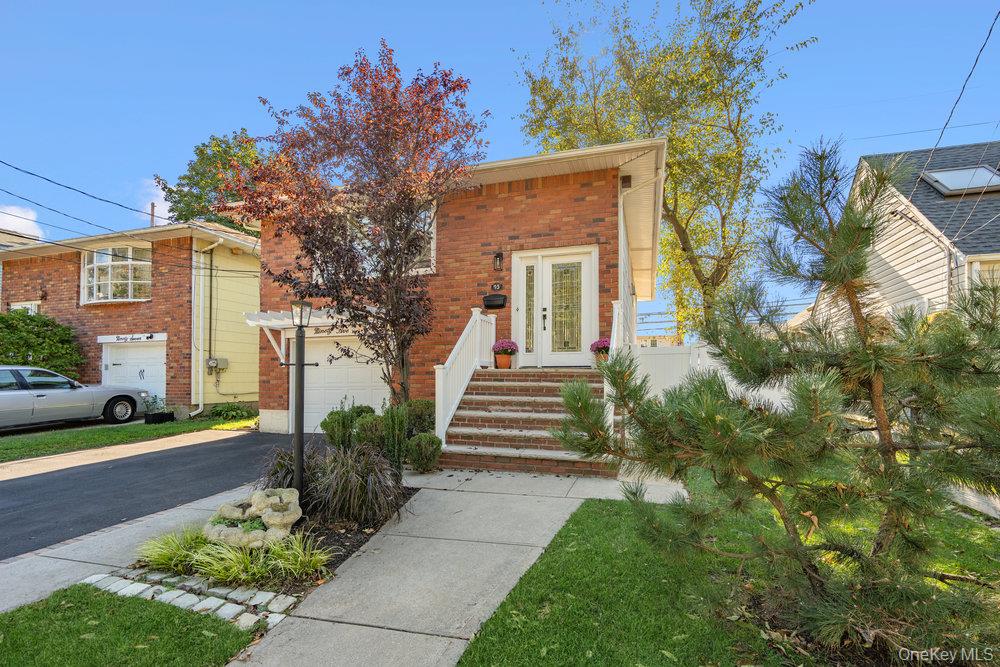 95 Foster Avenue, Valley Stream, NY 11580