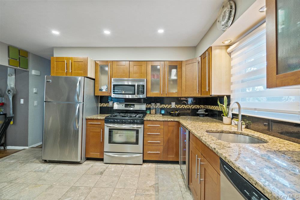 95 Foster Avenue, Valley Stream, NY 11580