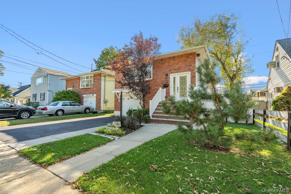 95 Foster Avenue, Valley Stream, NY 11580