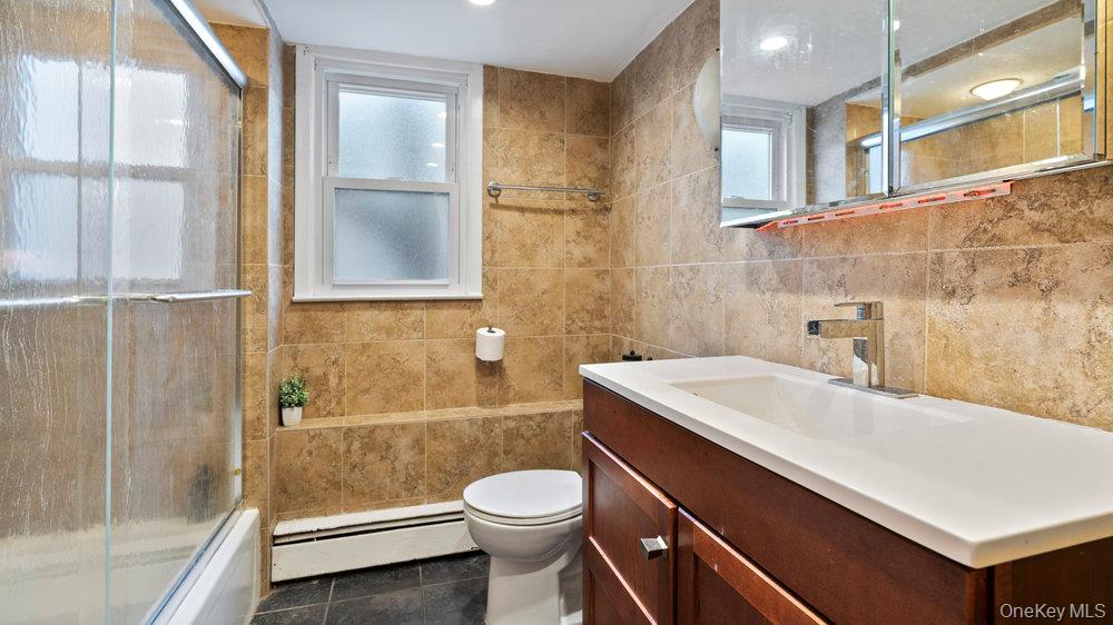 95 Foster Avenue, Valley Stream, NY 11580