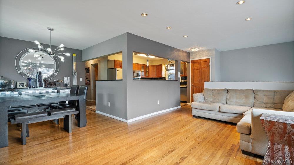 95 Foster Avenue, Valley Stream, NY 11580