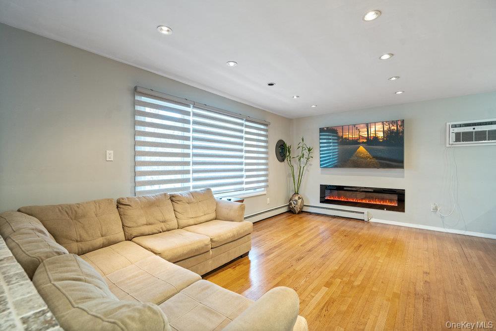 95 Foster Avenue, Valley Stream, NY 11580