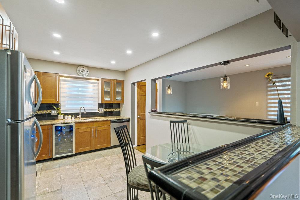 95 Foster Avenue, Valley Stream, NY 11580