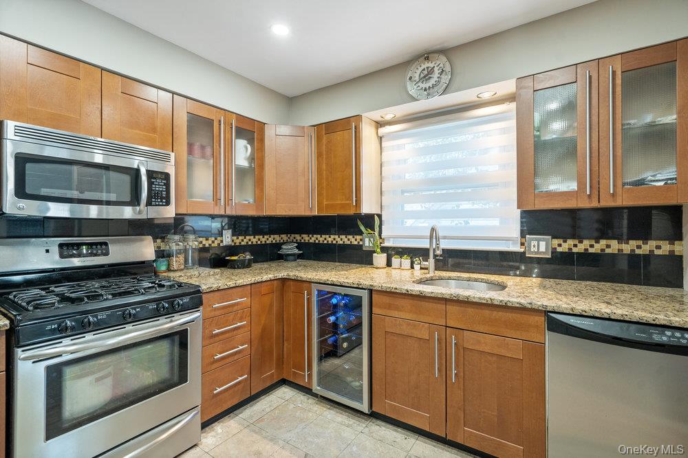 95 Foster Avenue, Valley Stream, NY 11580