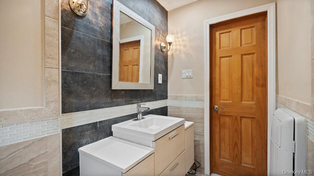 95 Foster Avenue, Valley Stream, NY 11580