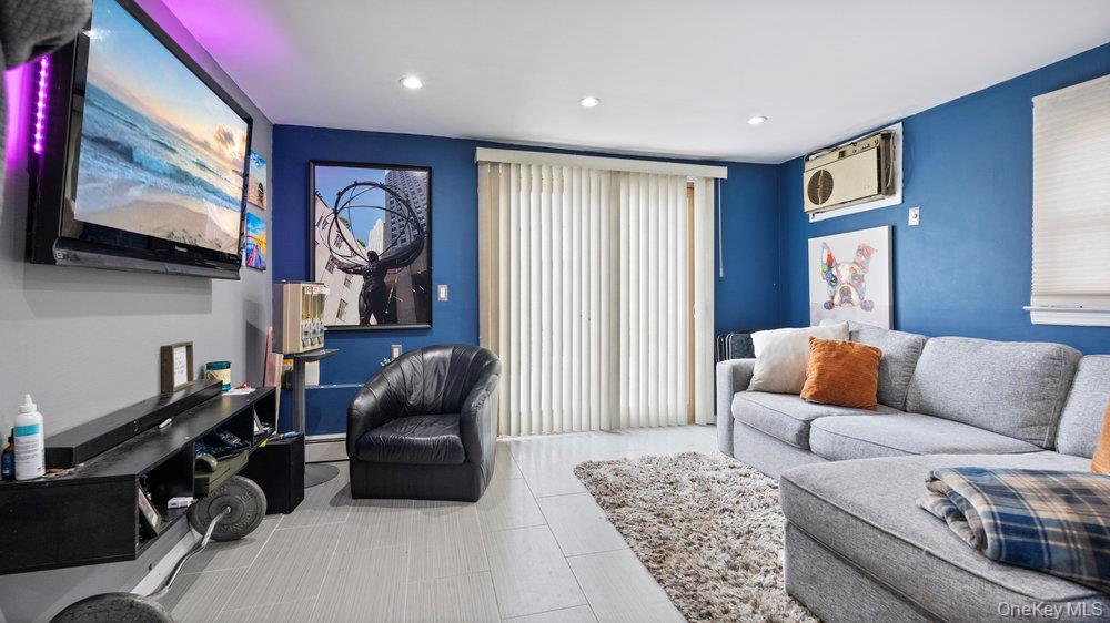 95 Foster Avenue, Valley Stream, NY 11580