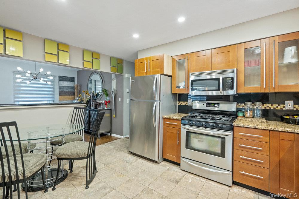 95 Foster Avenue, Valley Stream, NY 11580