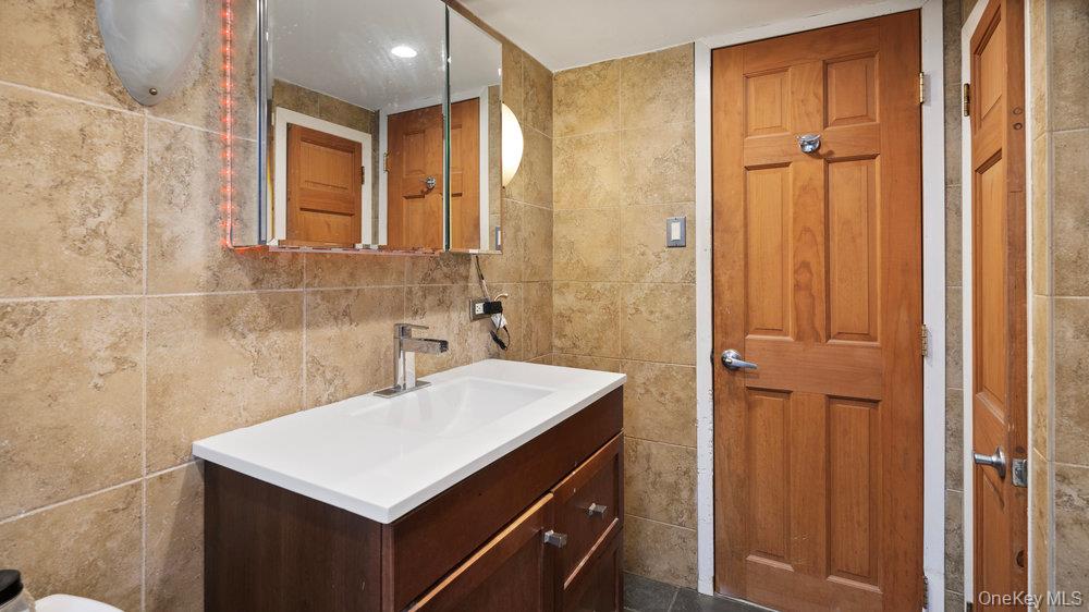 95 Foster Avenue, Valley Stream, NY 11580