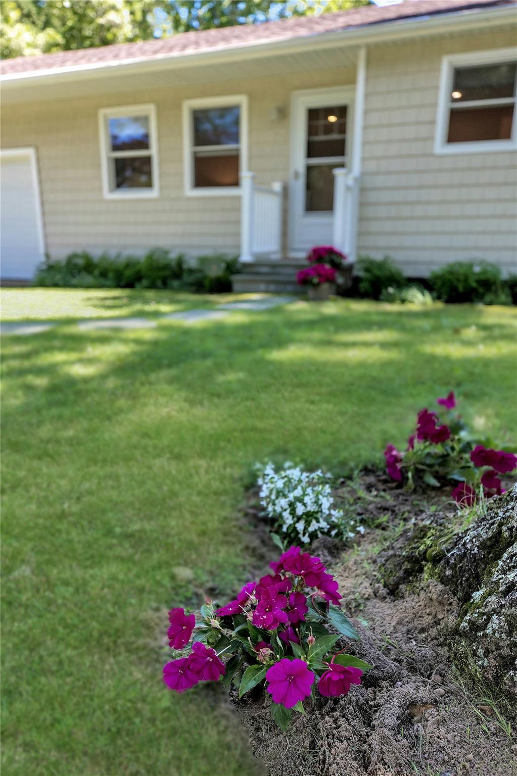 38 Woodridge Road, Hampton Bays, NY 11946