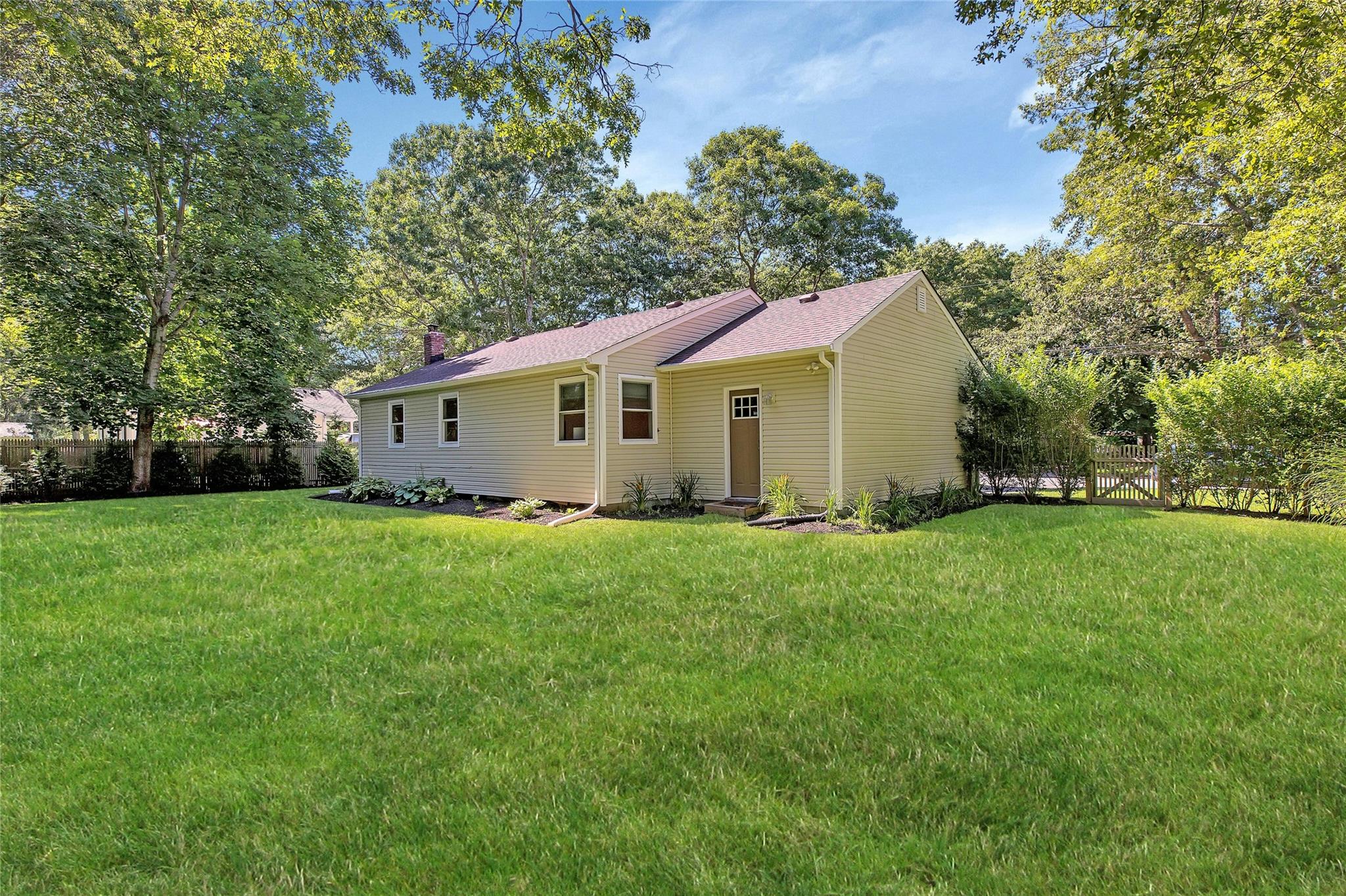 38 Woodridge Road, Hampton Bays, NY 11946