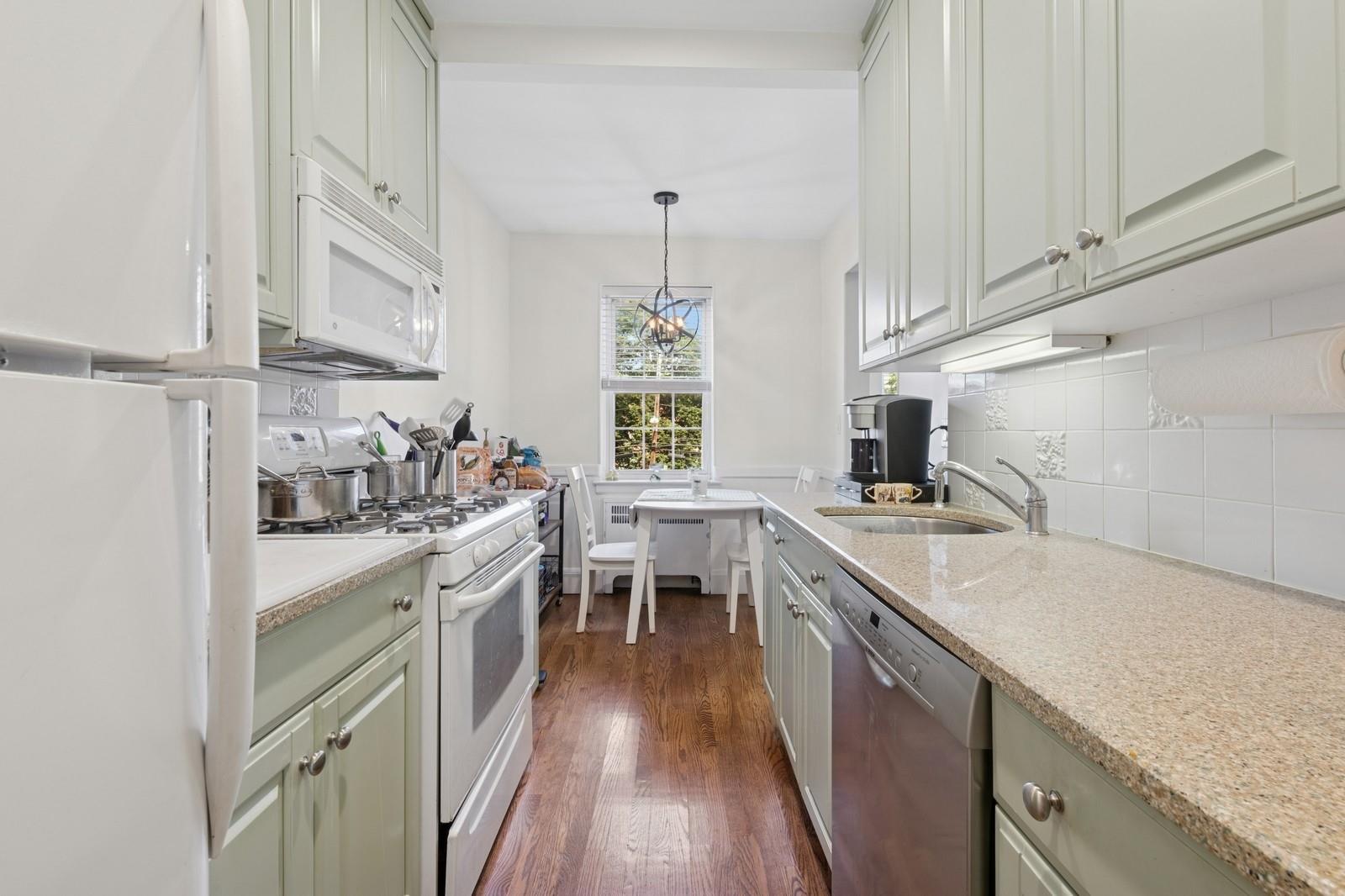 102 S Village Avenue # 3A, Rockville Centre, NY 11570