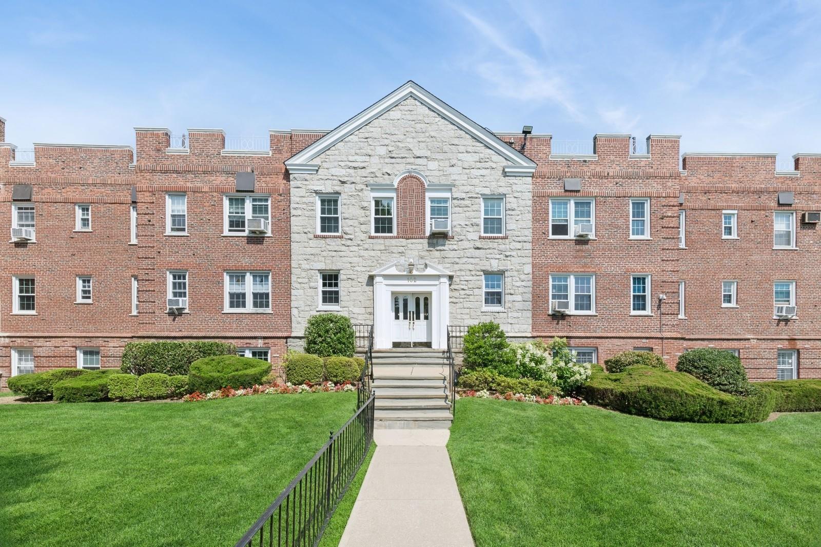 102 S Village Avenue # 3A, Rockville Centre, NY 11570