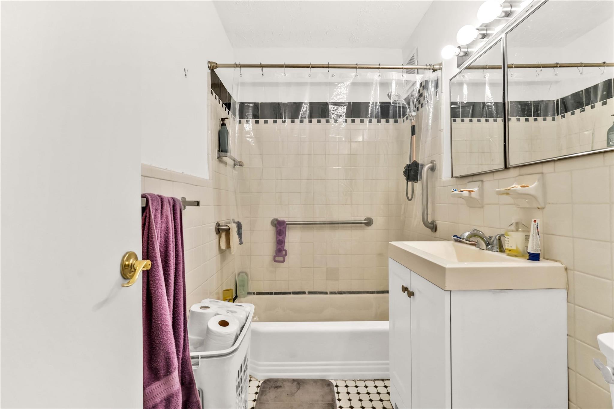 175 Archer Street # 3A, Freeport, NY 11520