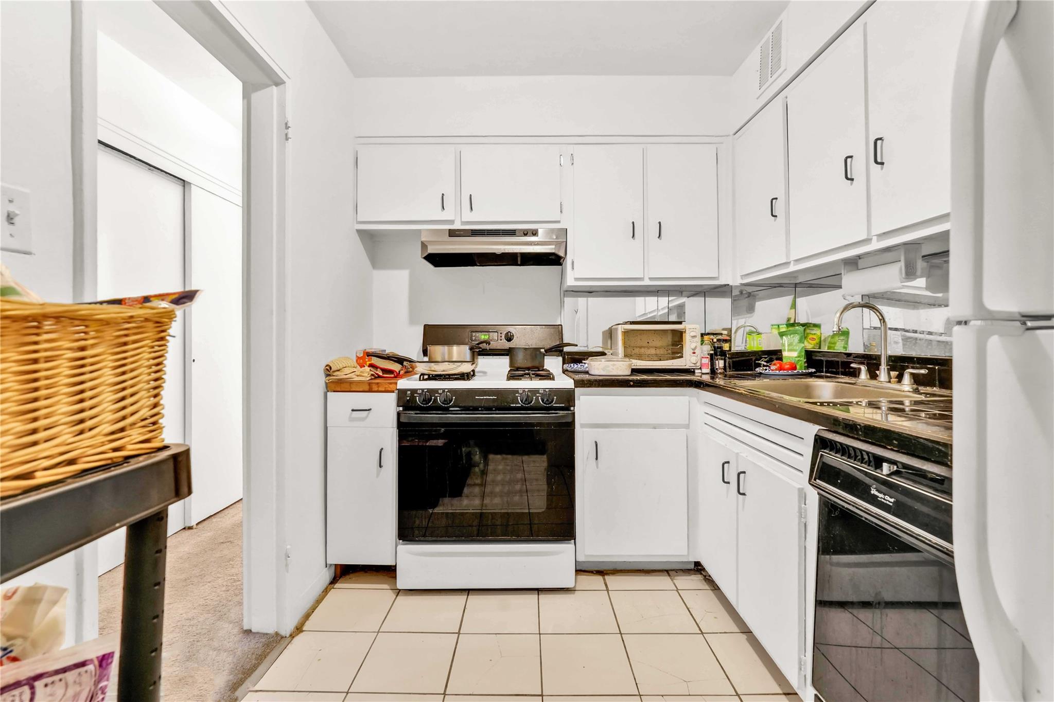 175 Archer Street # 3A, Freeport, NY 11520