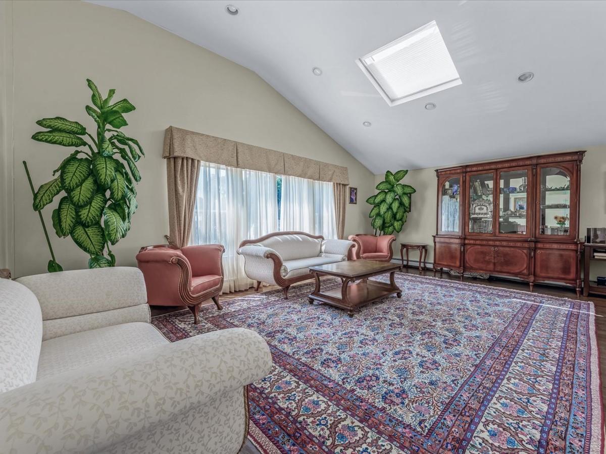 23 Genevieve Place, Great Neck, NY 11021