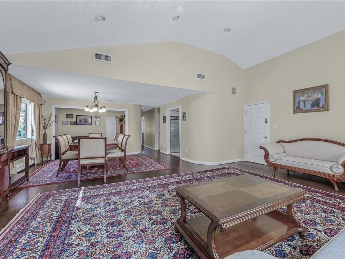 23 Genevieve Place, Great Neck, NY 11021