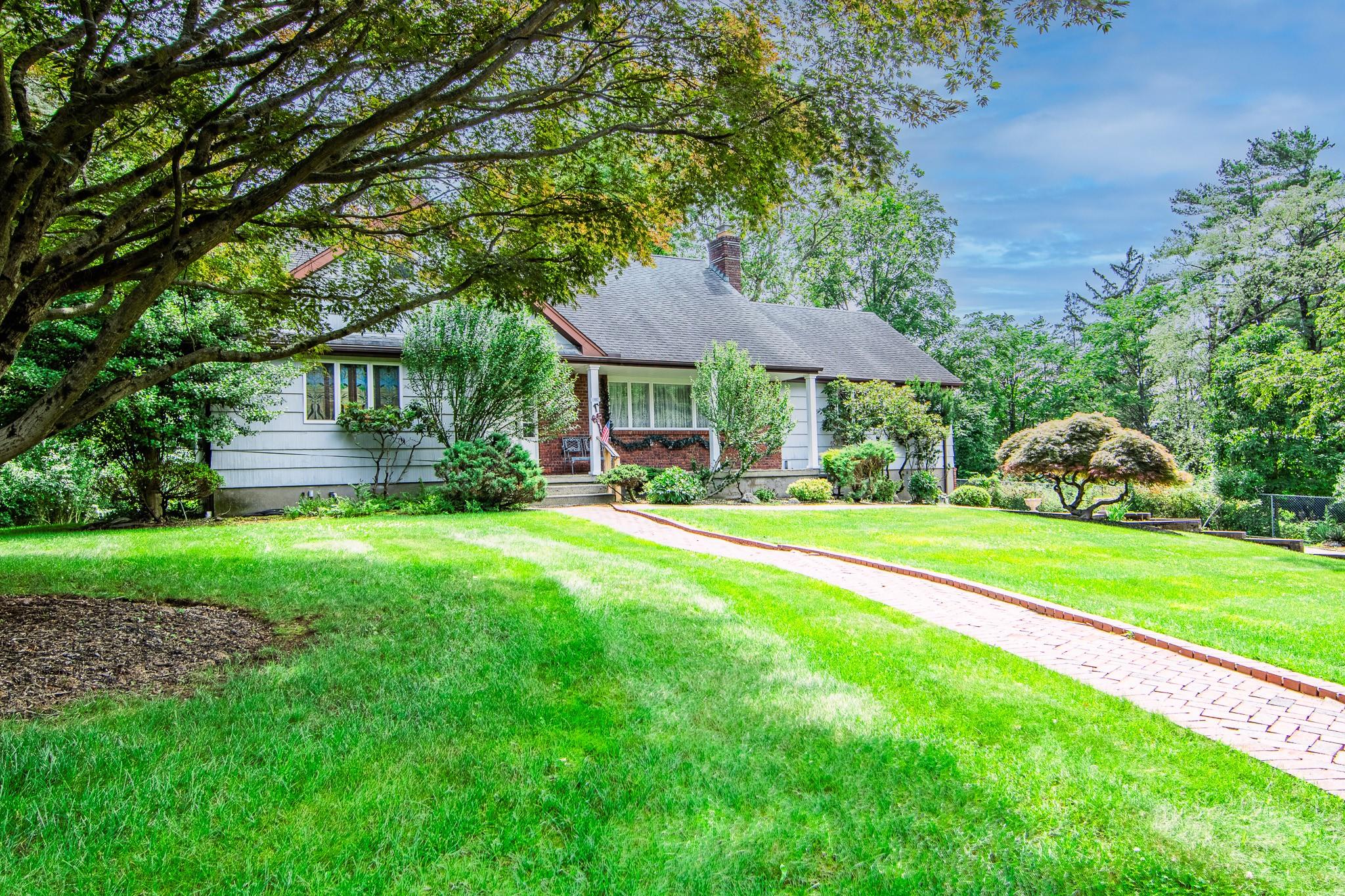 11 Hillside Court, Suffern, NY 10901