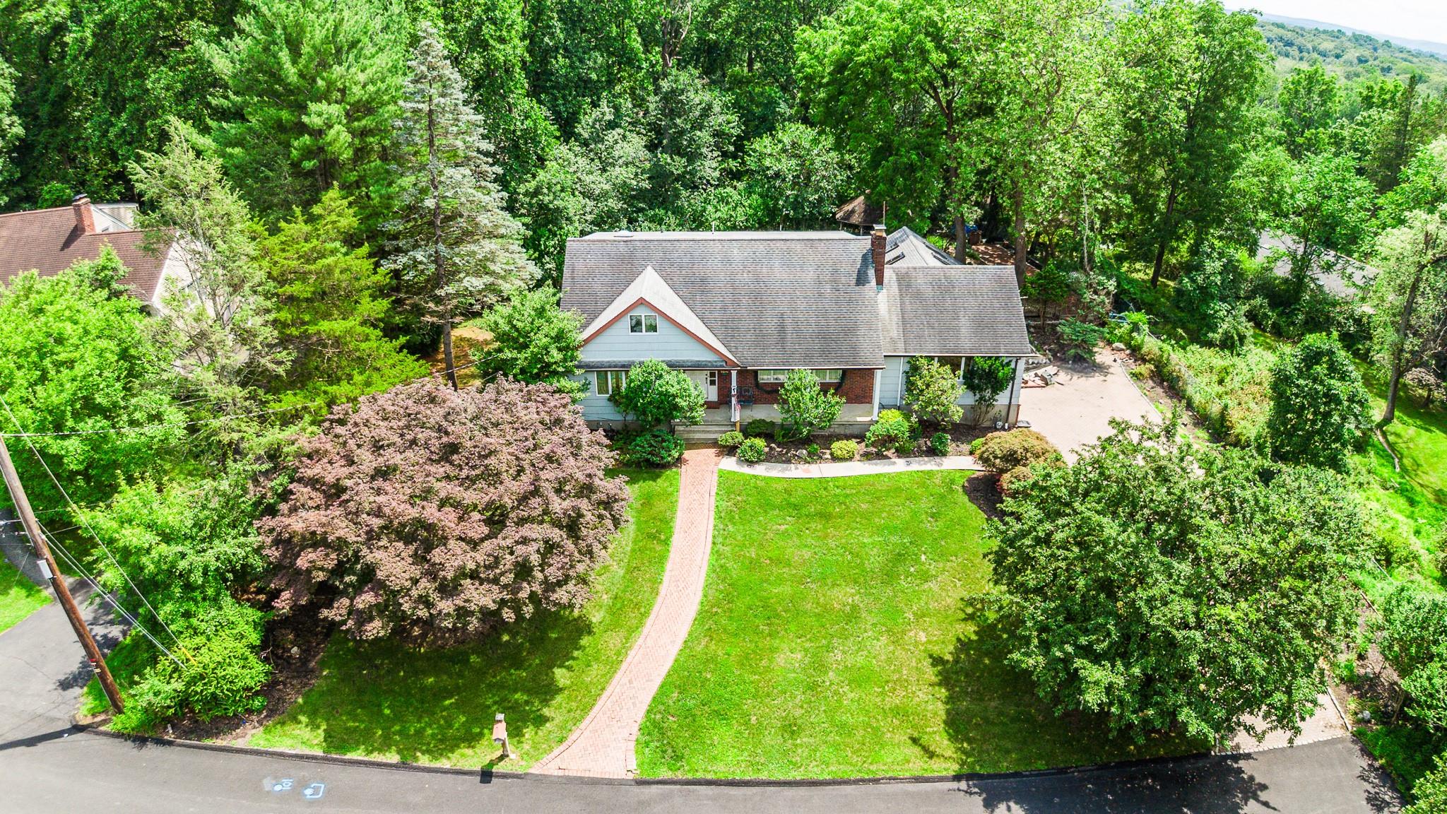 11 Hillside Court, Suffern, NY 10901
