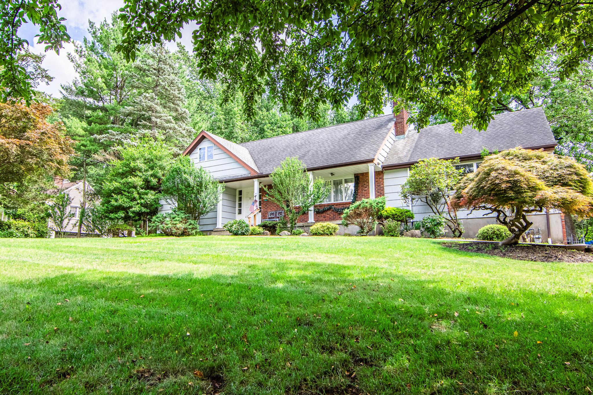 11 Hillside Court, Suffern, NY 10901