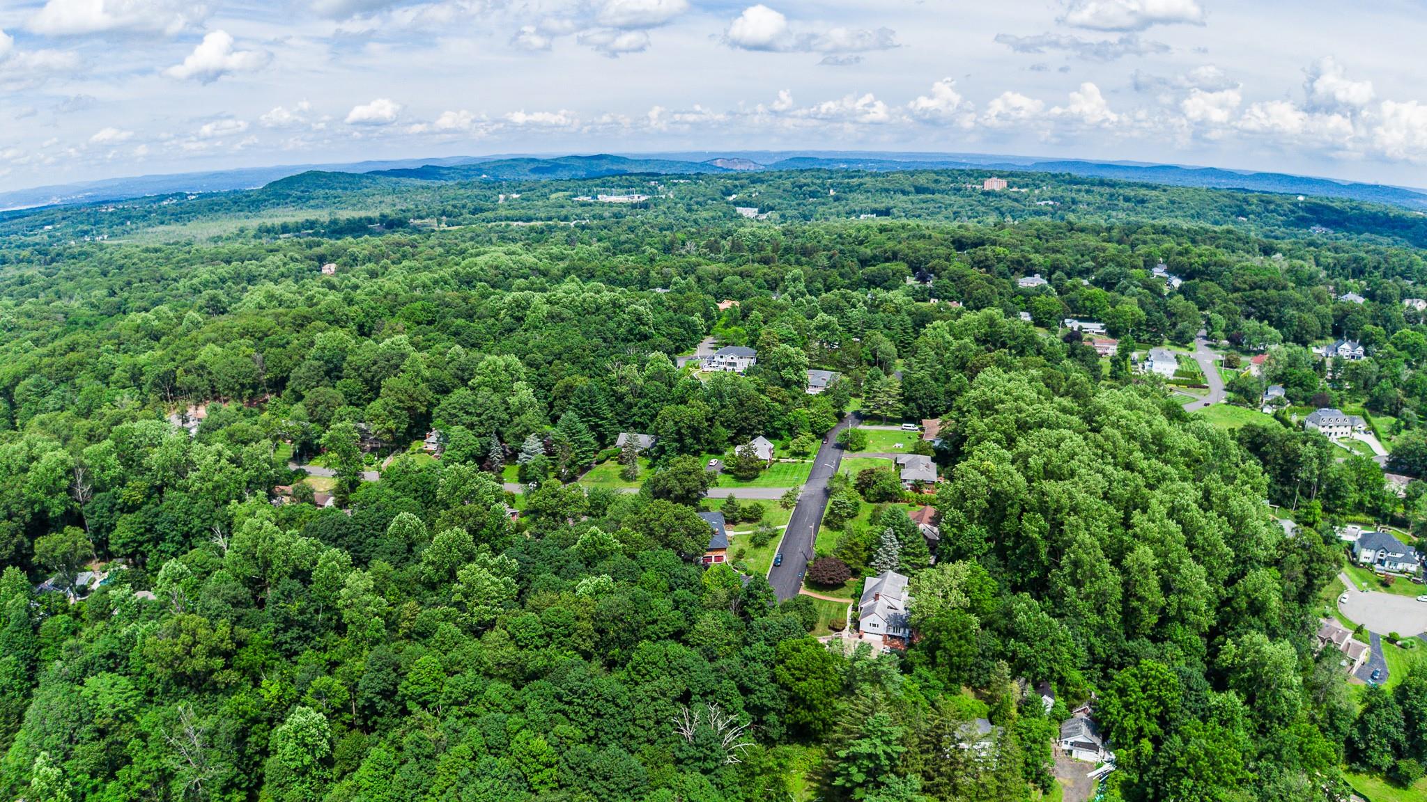 11 Hillside Court, Suffern, NY 10901