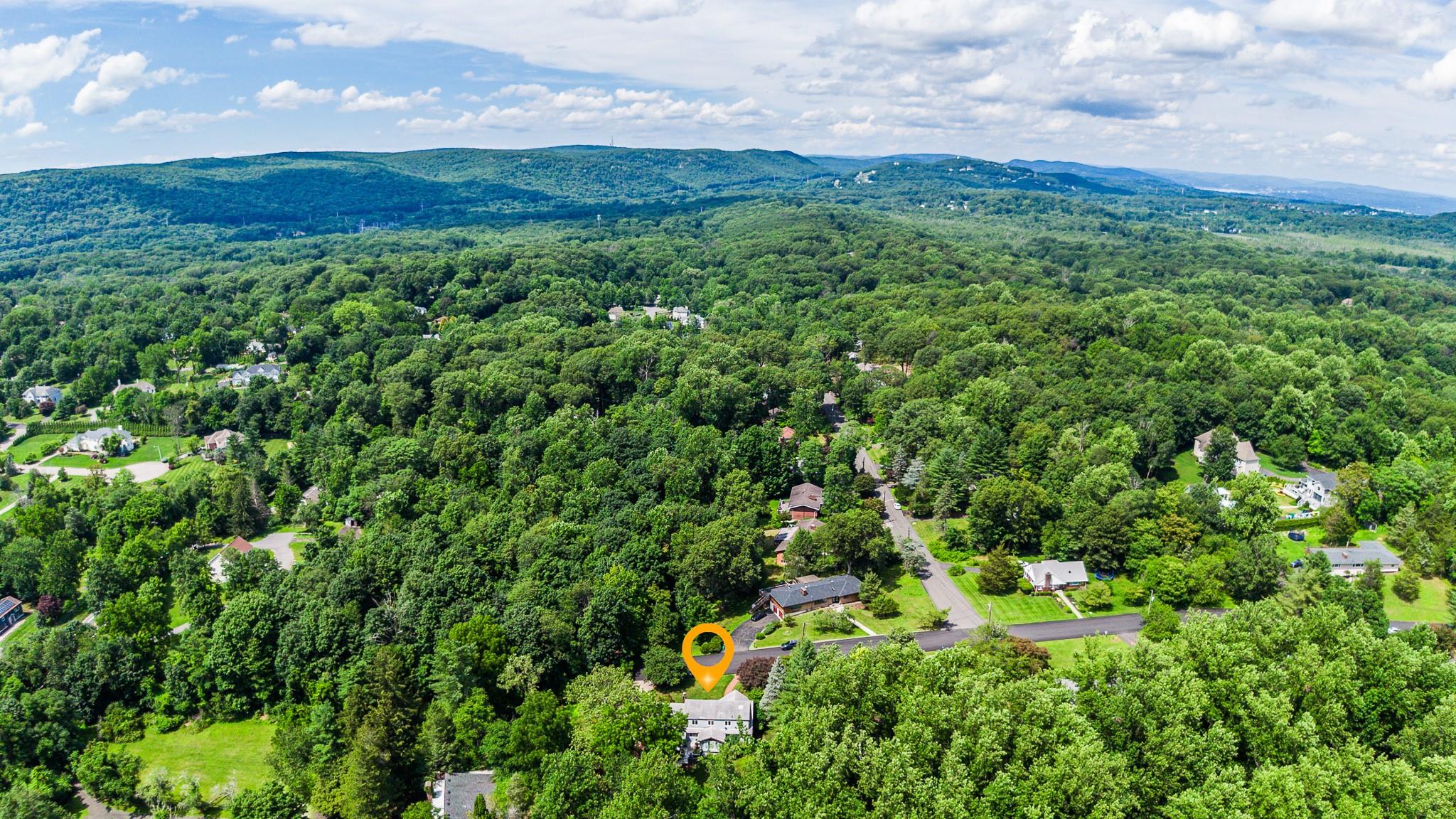 11 Hillside Court, Suffern, NY 10901