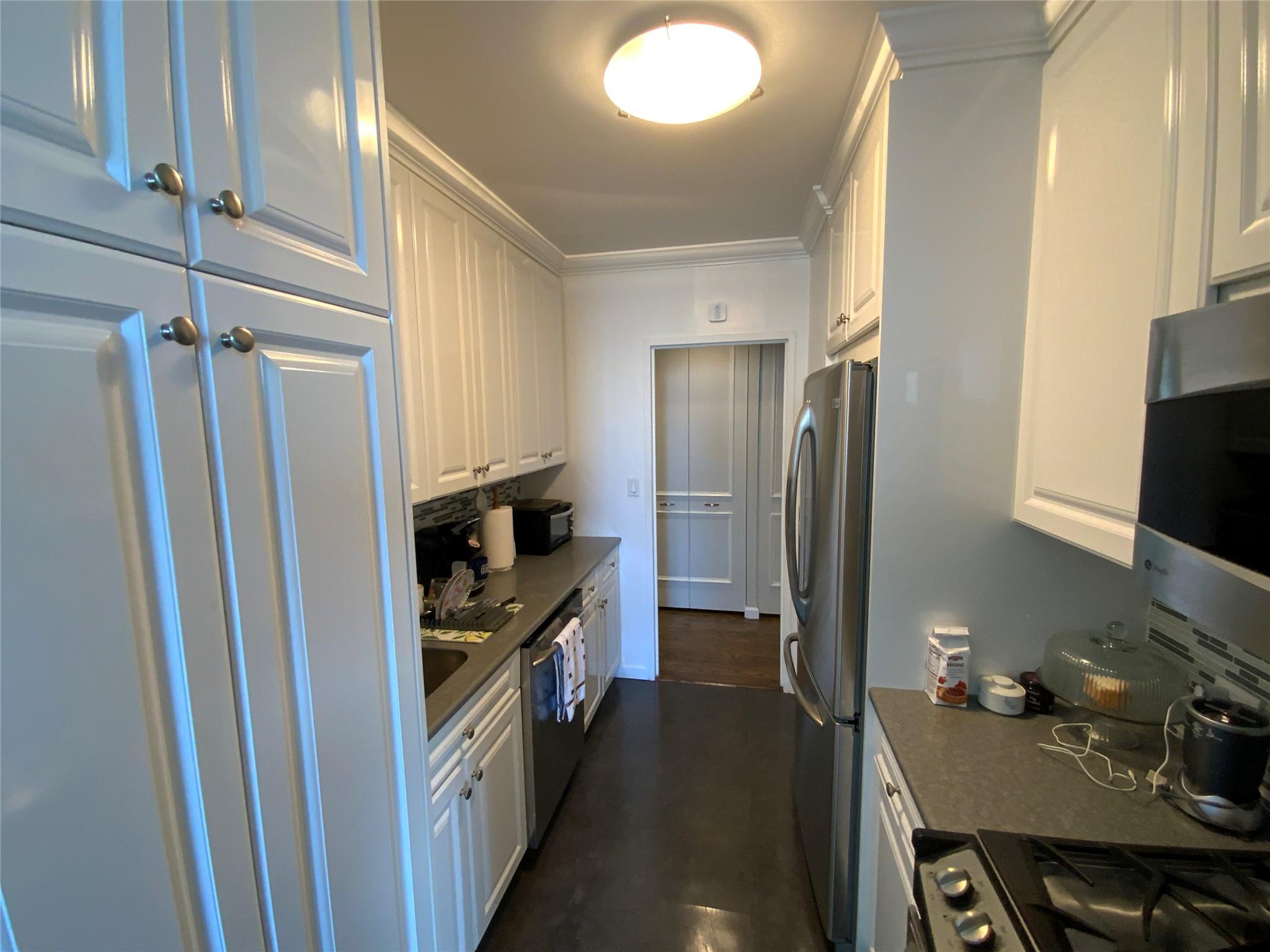 27110 Grand Central Parkway # 33A, Floral Park, NY 11005