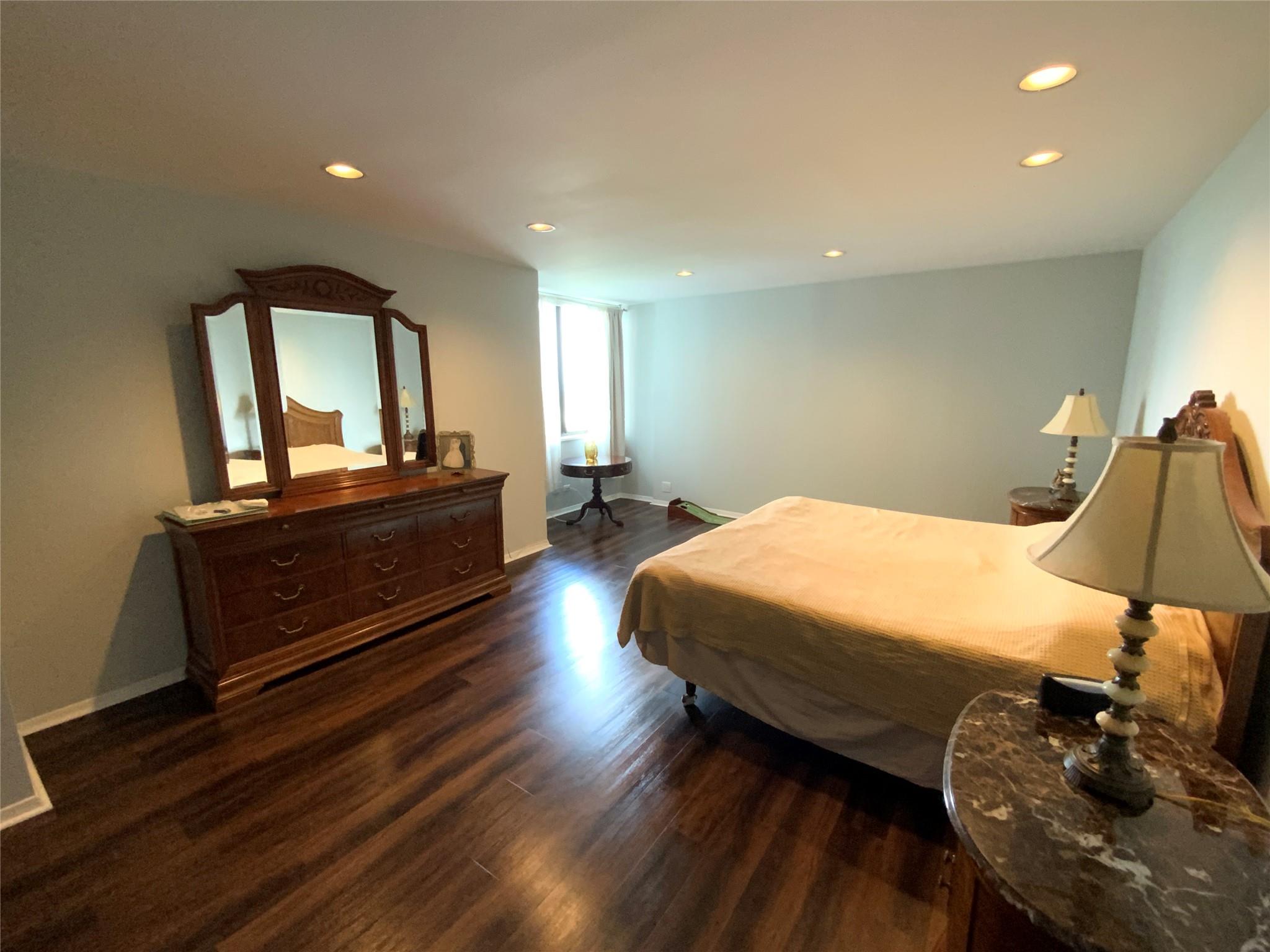 27110 Grand Central Parkway # 33A, Floral Park, NY 11005