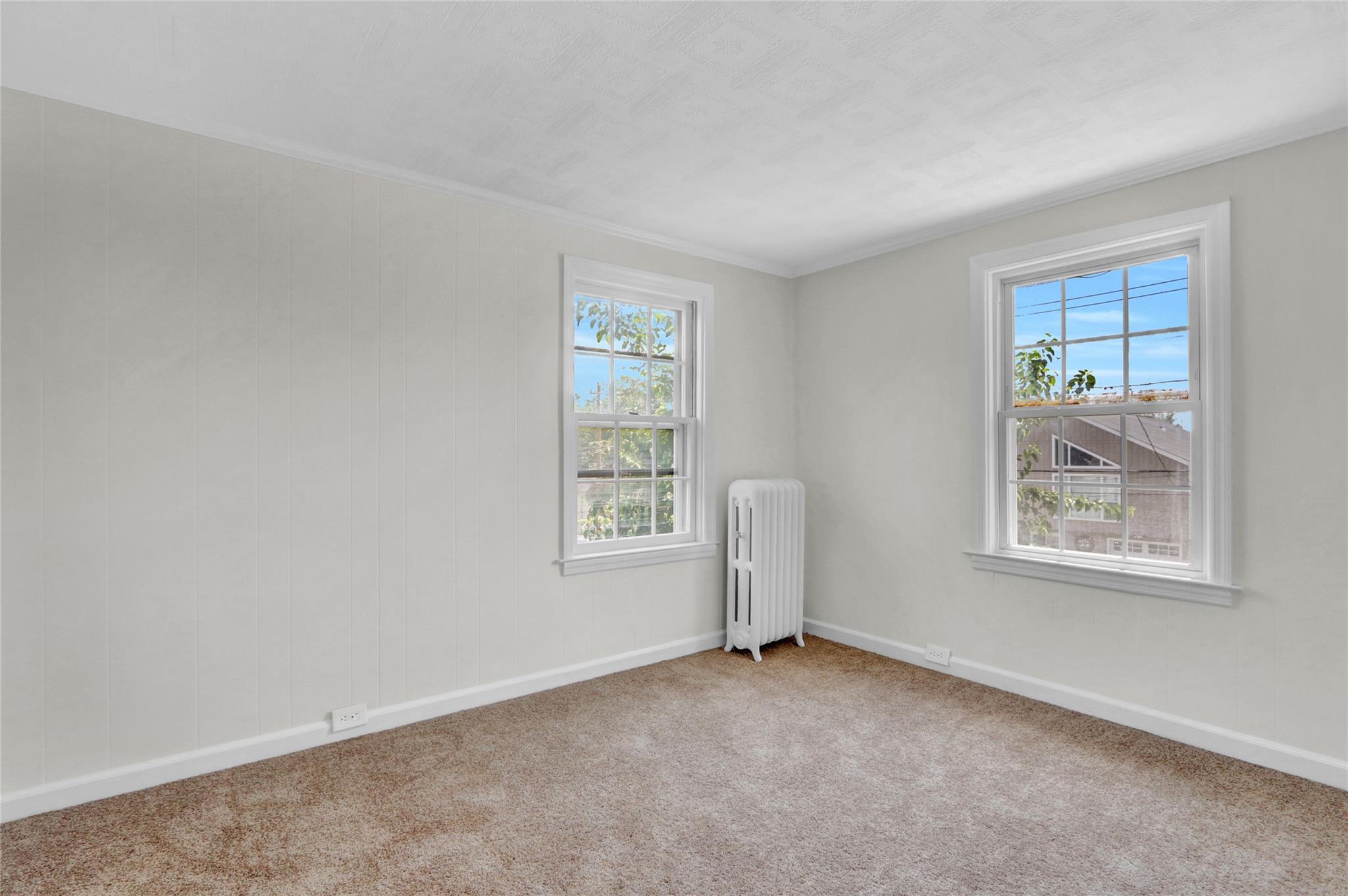 10 Valentine Street, Glen Cove, NY 11542