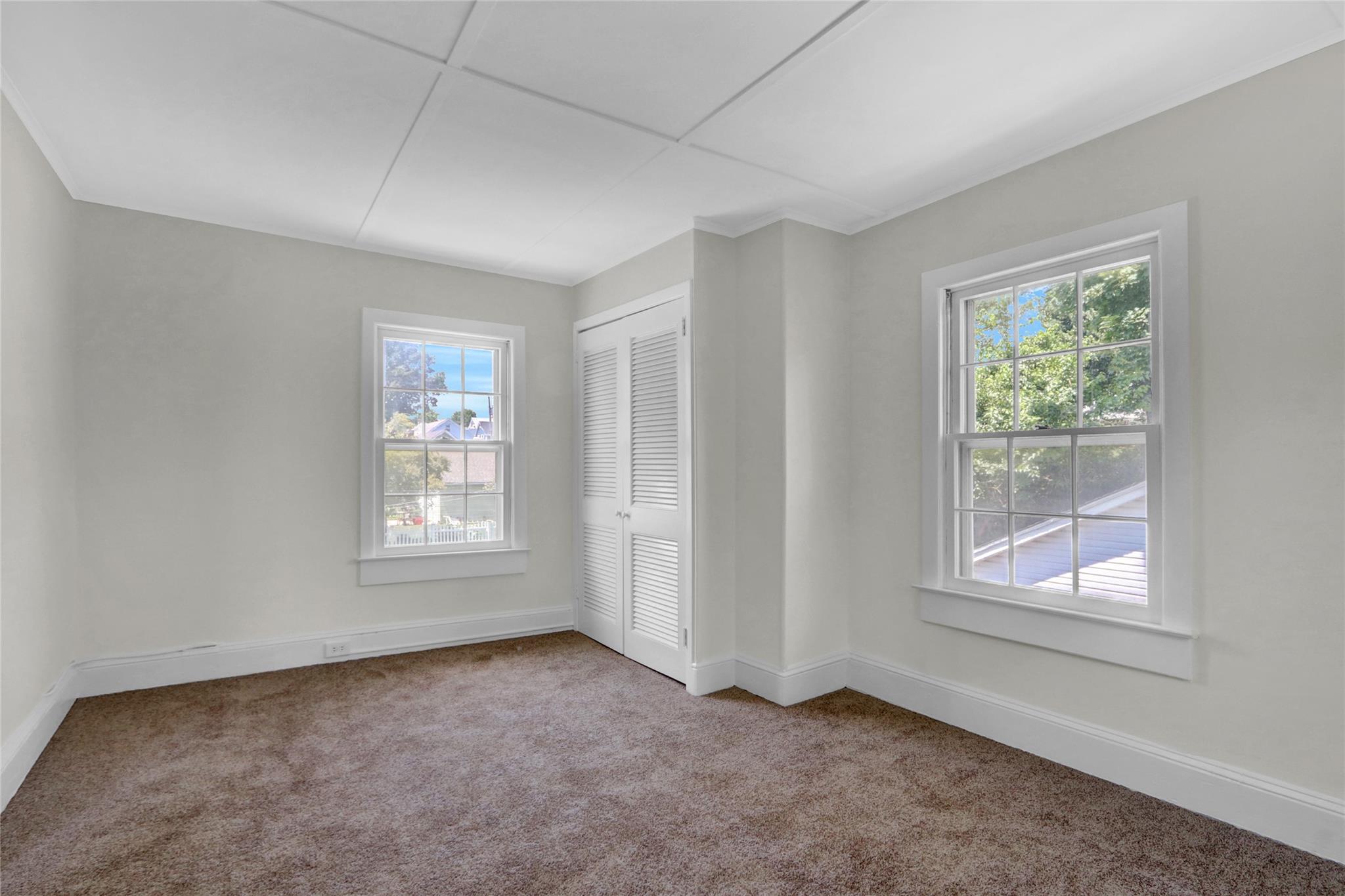 10 Valentine Street, Glen Cove, NY 11542