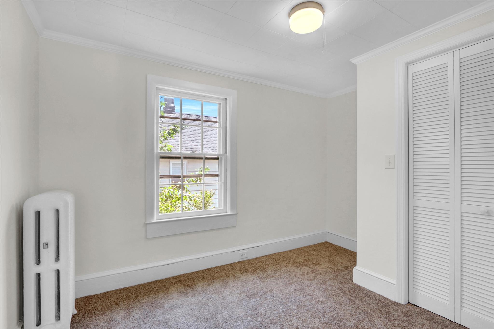 10 Valentine Street, Glen Cove, NY 11542