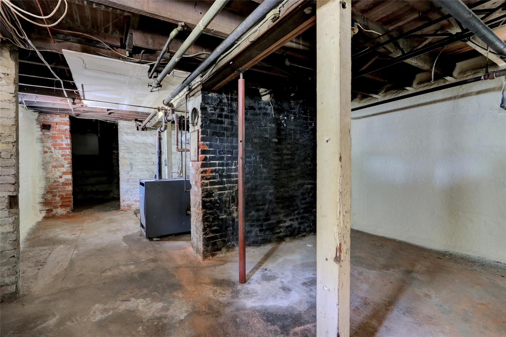 10 Valentine Street, Glen Cove, NY 11542