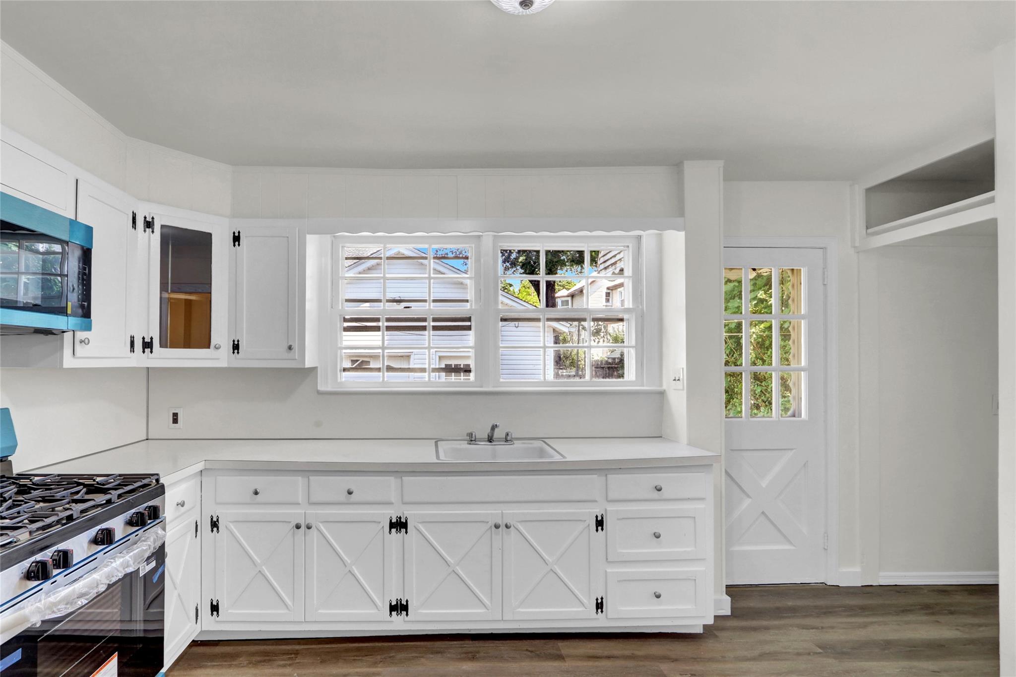 10 Valentine Street, Glen Cove, NY 11542