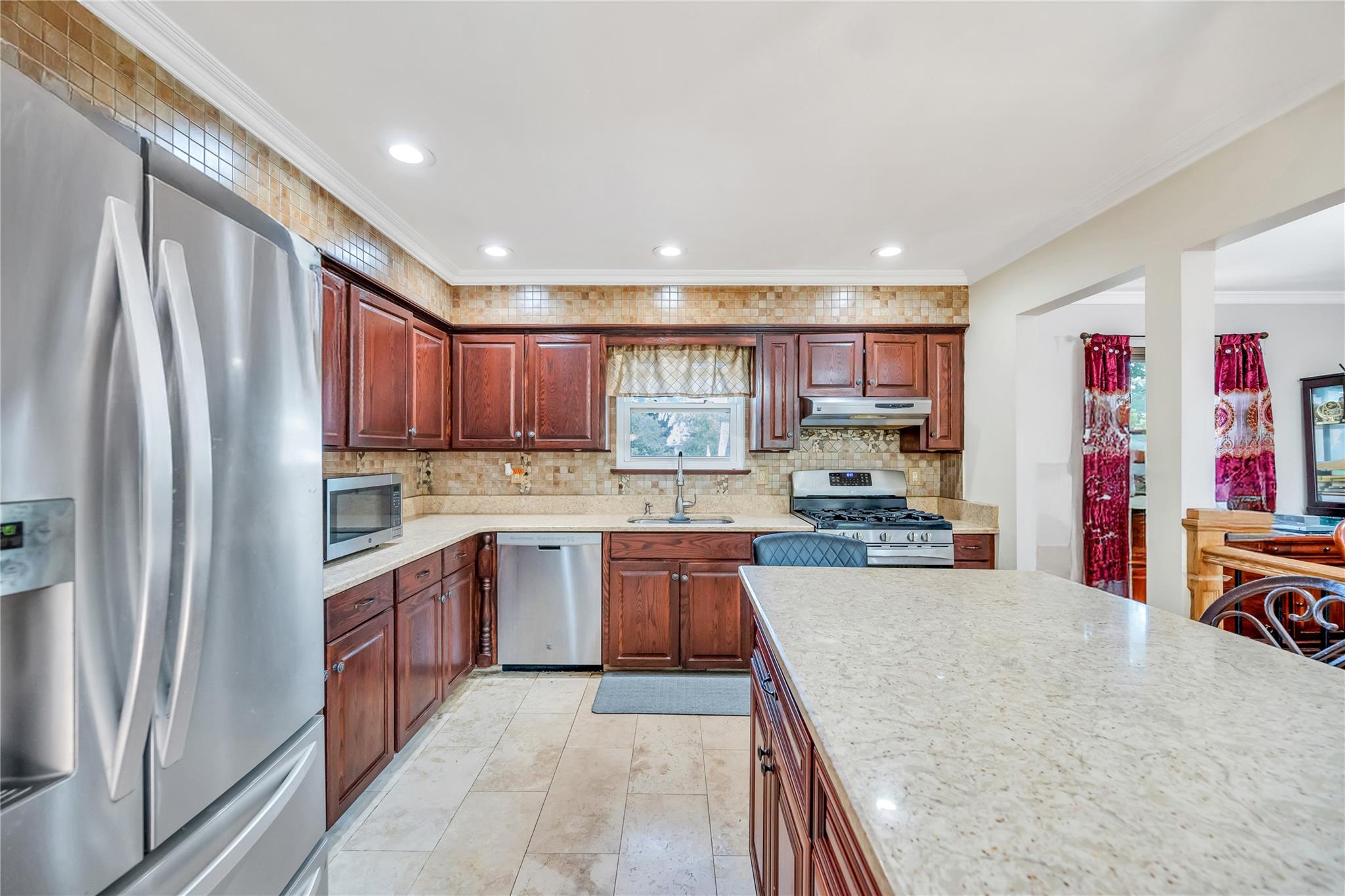 5 Tomes Avenue, Farmingdale, NY 11735