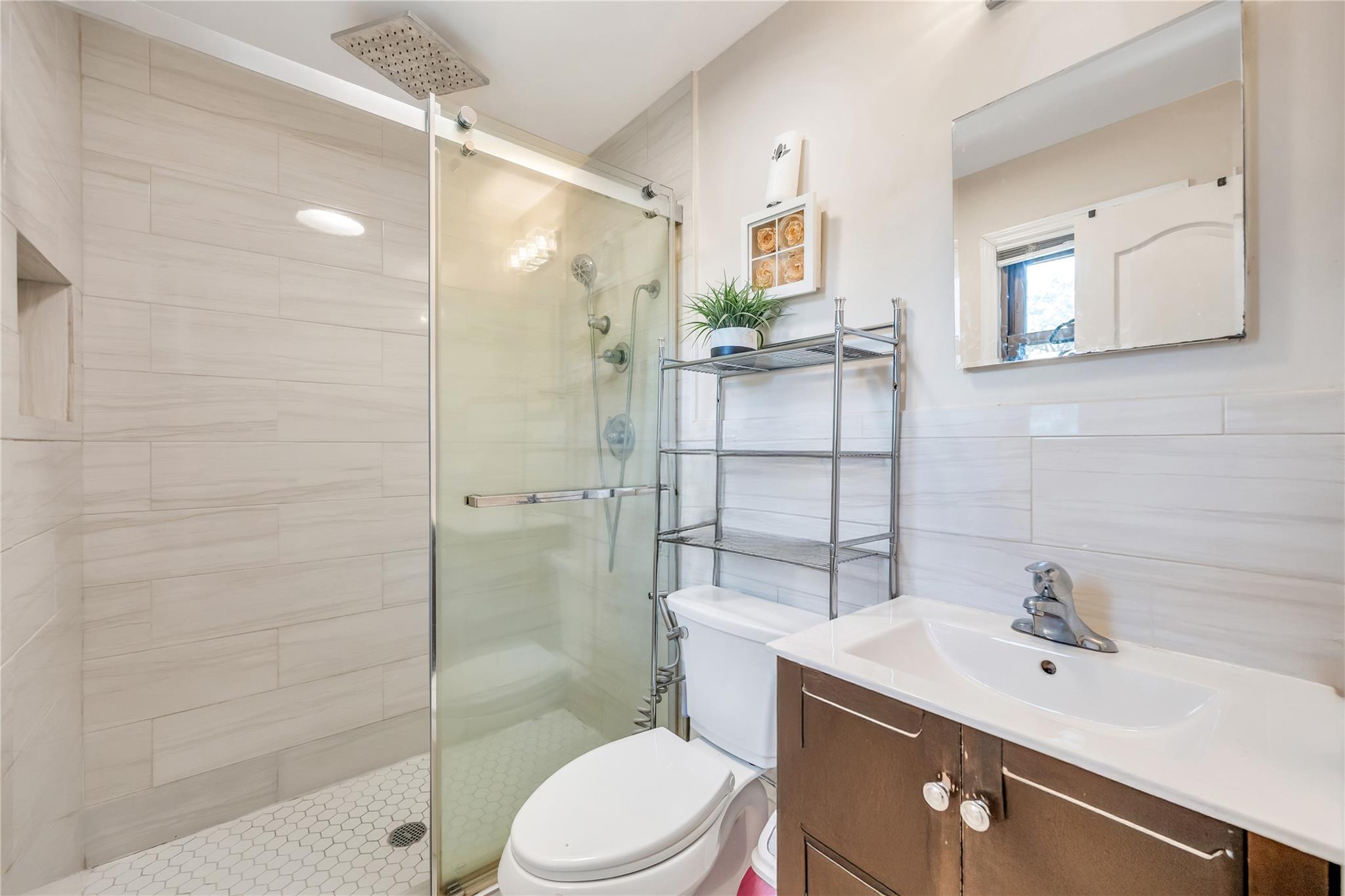 5 Tomes Avenue, Farmingdale, NY 11735