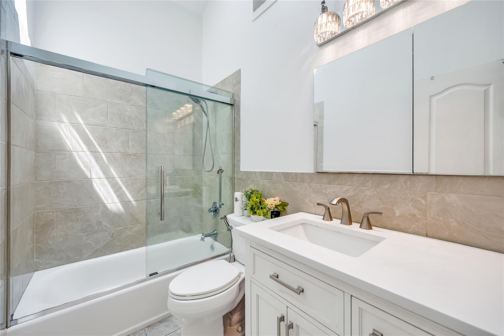 5 Tomes Avenue, Farmingdale, NY 11735