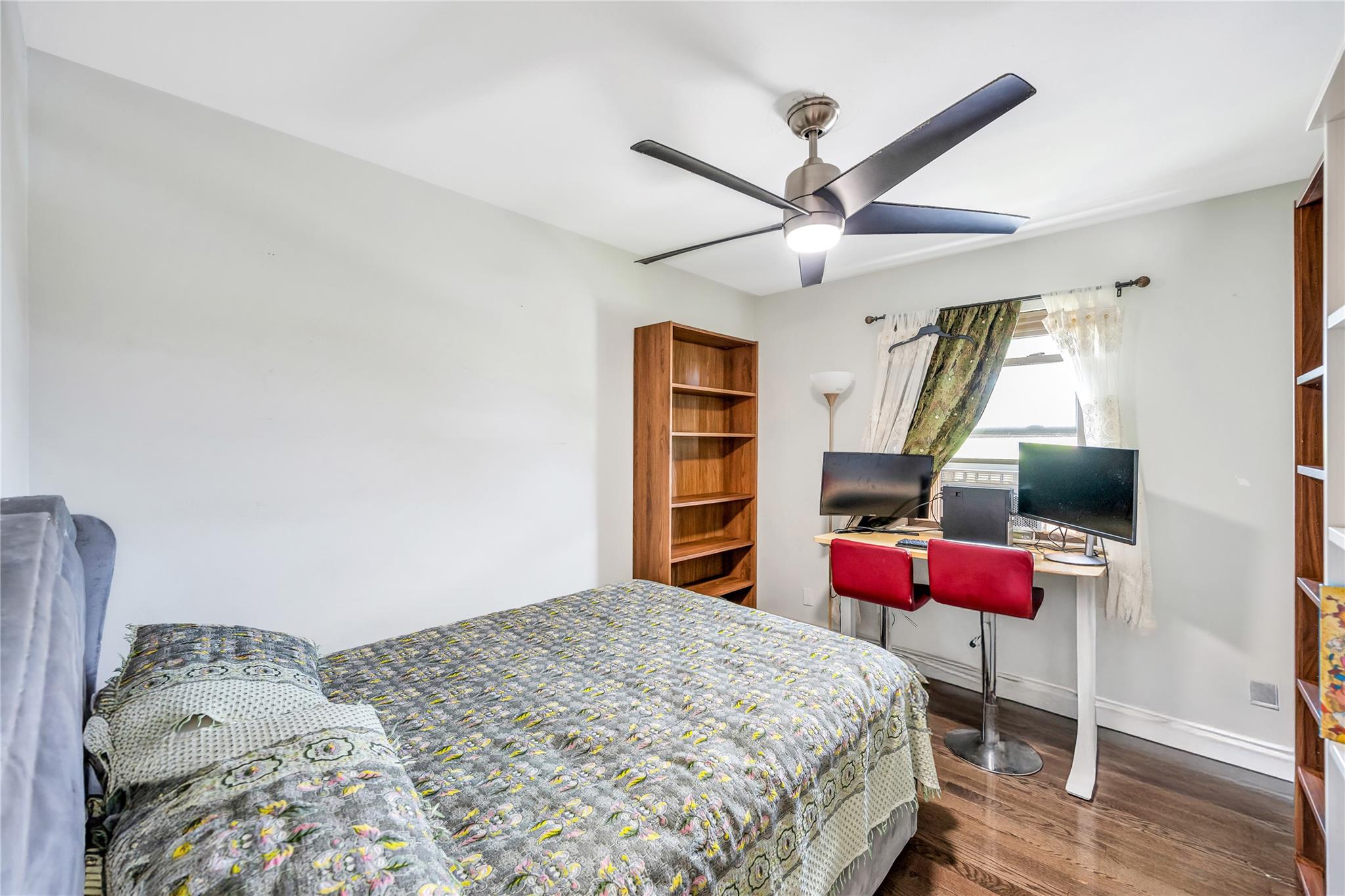 5 Tomes Avenue, Farmingdale, NY 11735