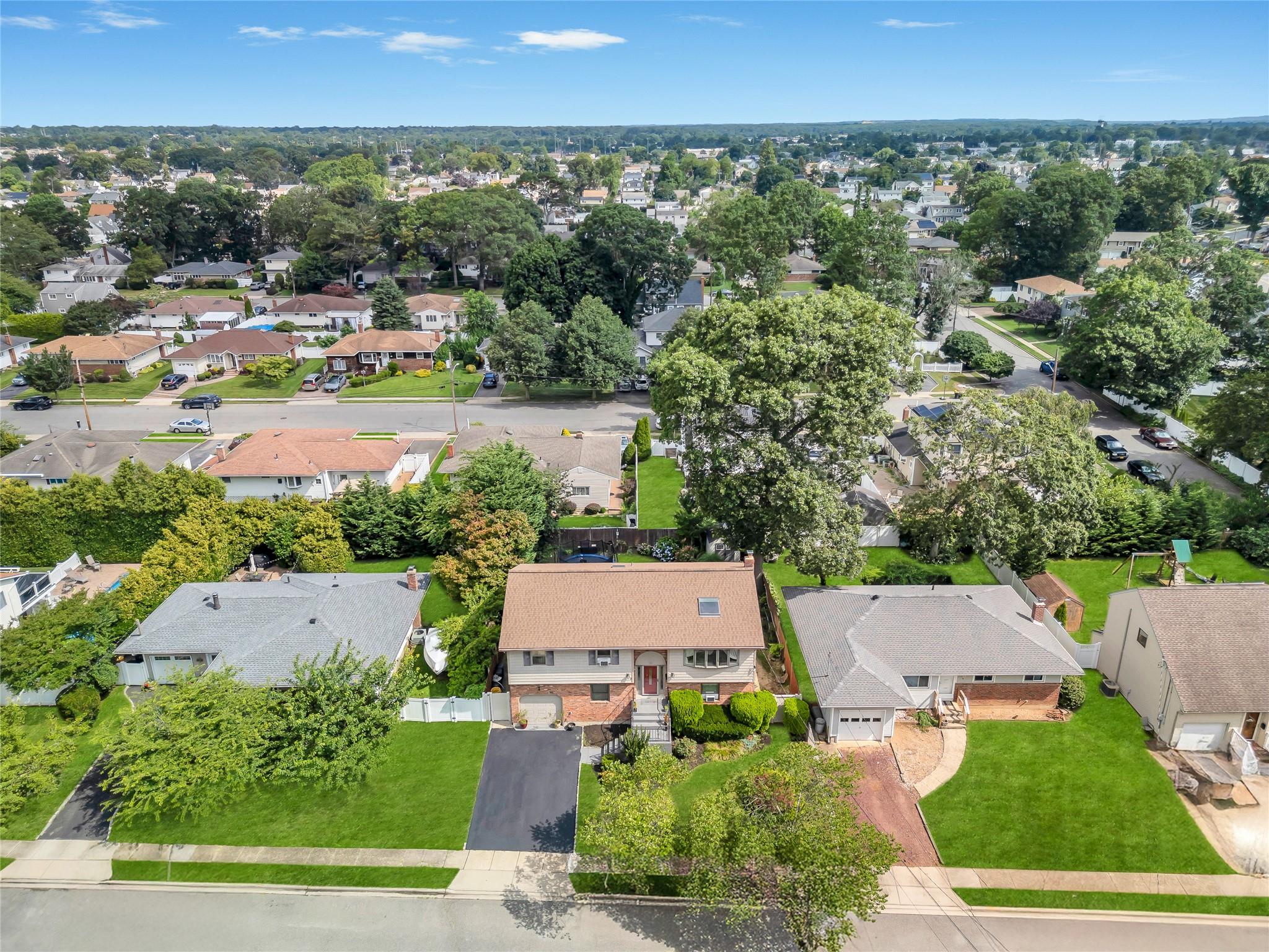 5 Tomes Avenue, Farmingdale, NY 11735