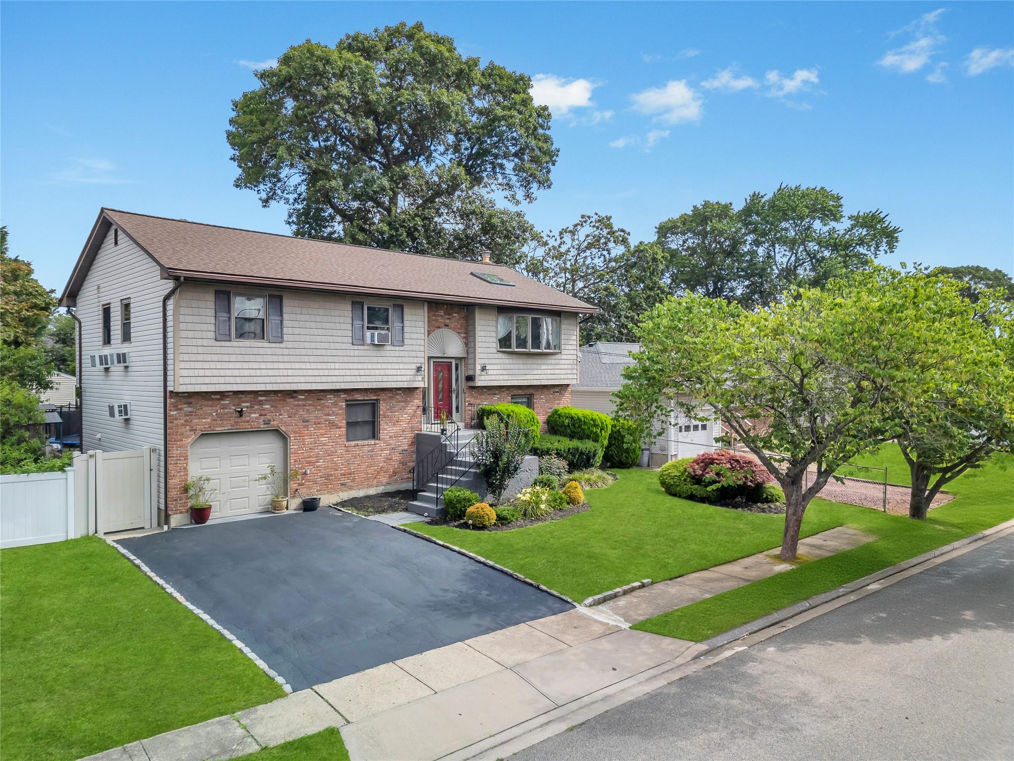 5 Tomes Avenue, Farmingdale, NY 11735