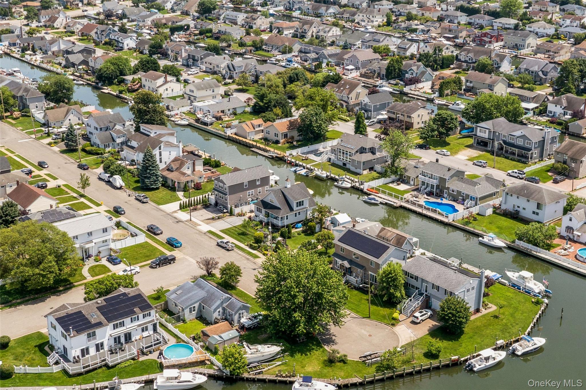 10 Garfield Place, Massapequa, NY 11758