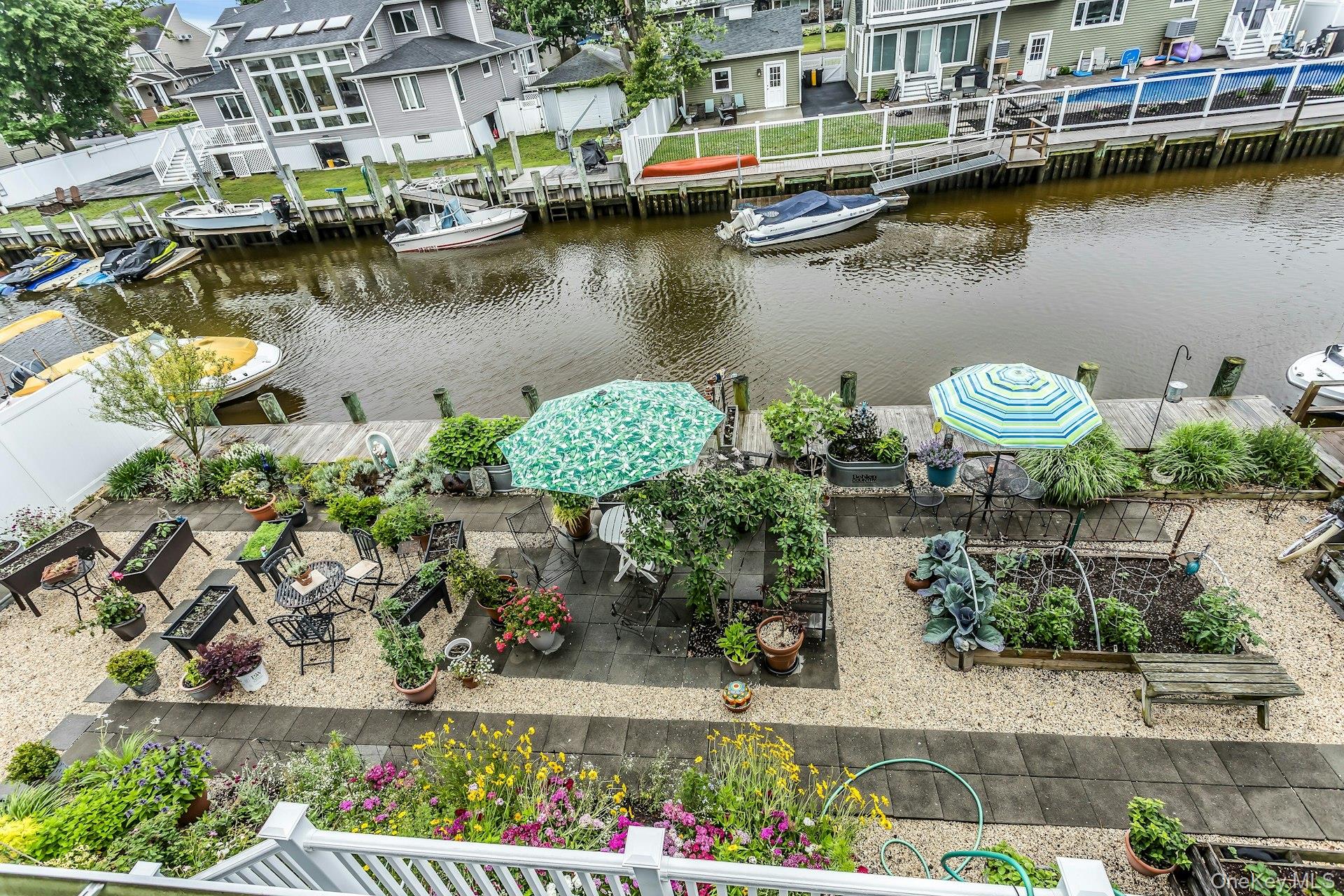 10 Garfield Place, Massapequa, NY 11758