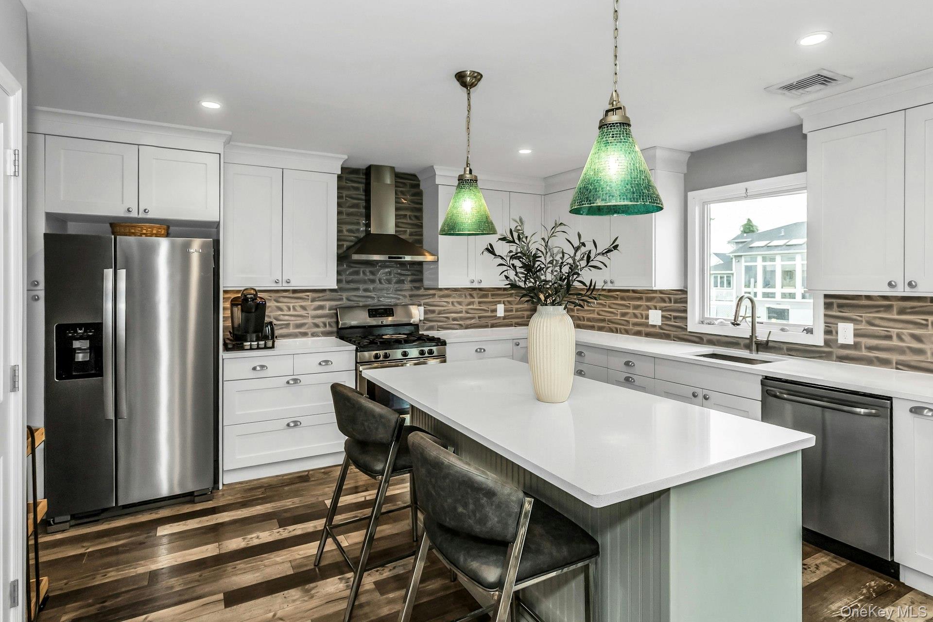 10 Garfield Place, Massapequa, NY 11758